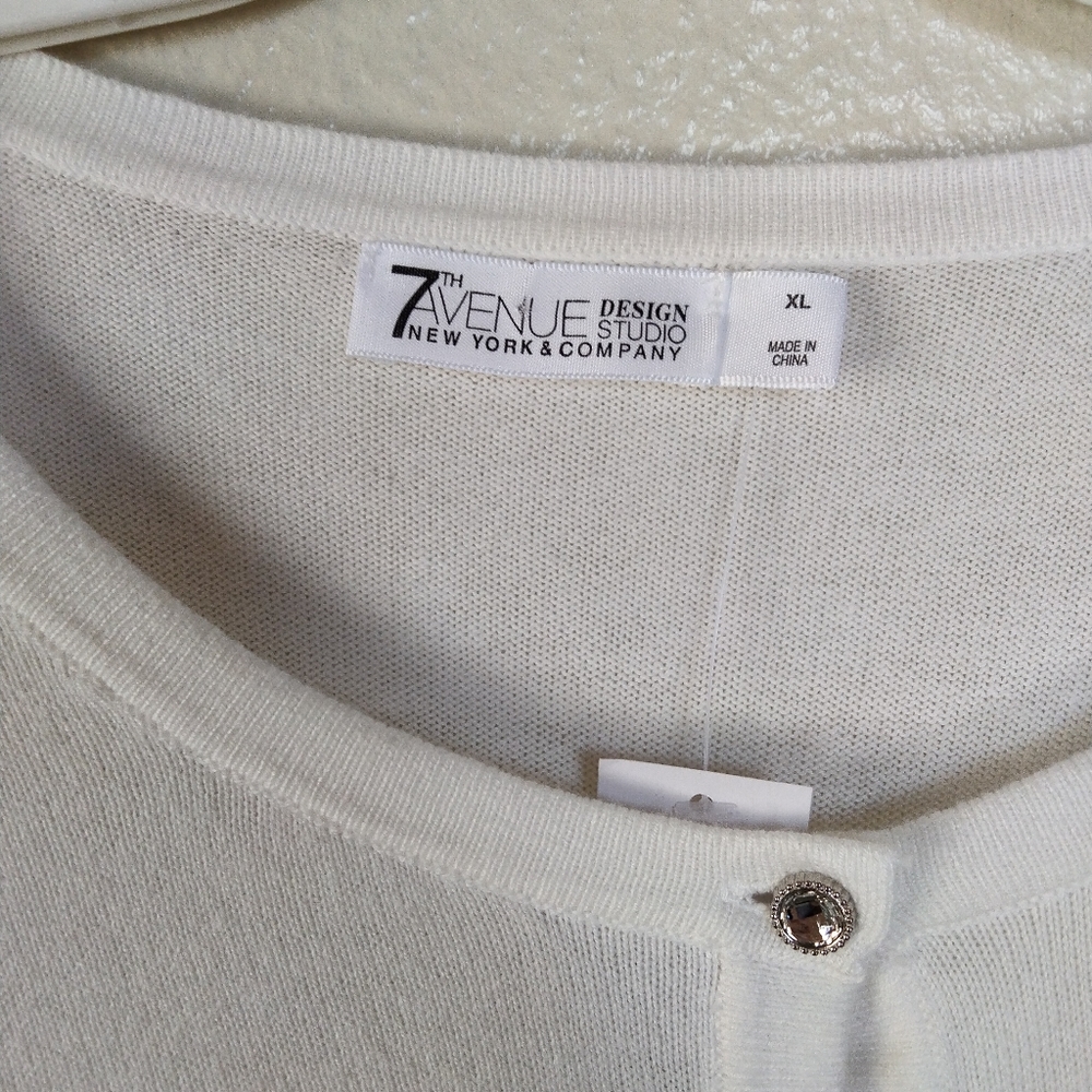 🌹🎁 Beautiful Cream Button Up Sweater, Size XL 💞 - Picture 2 of 8